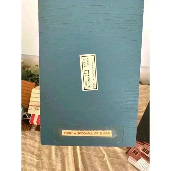 1980s Chinese Craftsmen wood shop music box Christmas decor‎ house village town - Picture 9 of 10